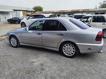 on lip: Mercedes-Benz 240: 2.4 l | 1998 il — 9