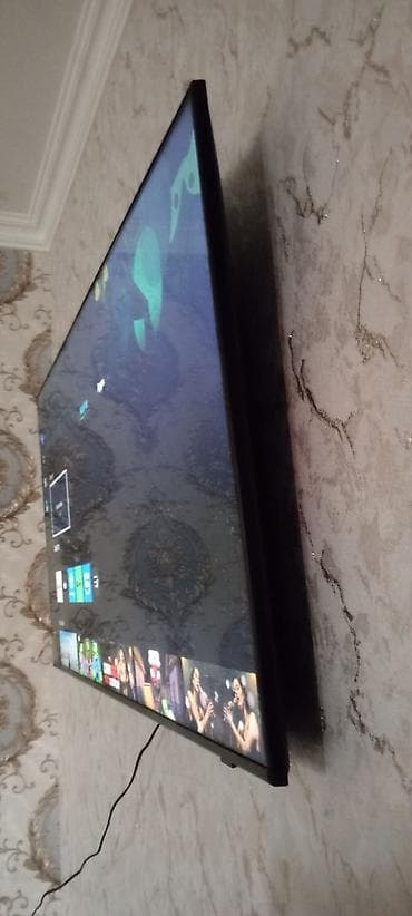 smart televizor satilir: Smart TV və pult - Təxminən 43–50 düym diaqonallı, nazik çərçivəli — 2
