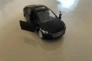 mini disk: Metal oyuncaq avtomobil – ağ rəngli ofroud SUV modeli (miniatura). - — 6