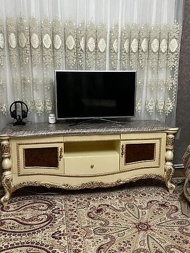 pvc qapi: Klassik üslubda yemək otağı mebeli dəsti Tərkibi: - 1 böyük yemək — 1