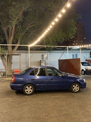 Hyundai Accent: 1.6 l | 2001 il Sedan — 4