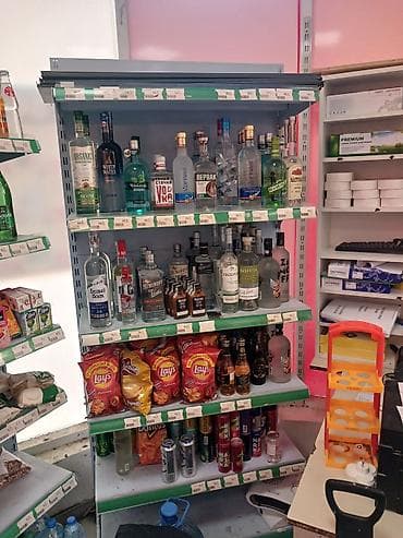 market arabalari: Mini-market rəfləri və assortimenti Məhsullar: - İçkilər: qazlı və — 2