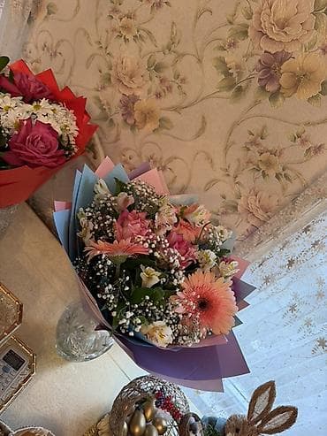 nərgiz gülləri: AGCIVEYIMNEN ALINIB INDI TEBII GUL BUKETI IDEAL Zərif qarışıq — 2