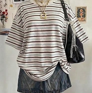 ag kofta: Qadınlar üçün zolaqlı oversize T‑shirt - Model: Geniş kəsimli — 1