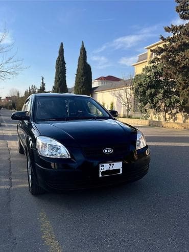 Kia Rio hatchback - Korpus: 5 qapılı hatchback, qara rəng - Mühərrik
