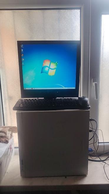 masaustu kompyuter: Masaüstü kompüter seti Tərkib: - Monitor: ViewSonic LCD, təxminən 19" — 2