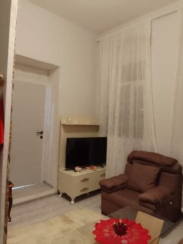 Ev yiyəsi özüməm. Çox prestijni yerdə 28 may m yanı,Heydər Əliyev