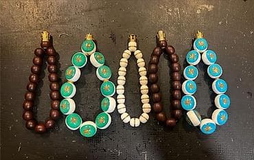 tesbeh zikri: Məhsul: Misbəh/zikr daşları və qutusu Təsvir: - Əl işçiliyi ilə — 1