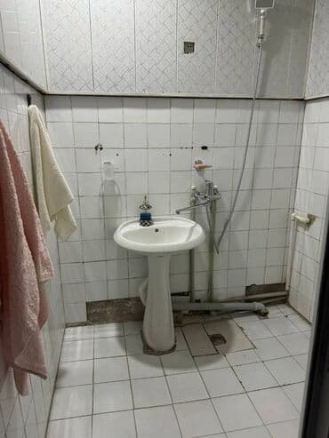 podmayak mənzillər: Yasamal rayonu,Şəfaət Mehdiyev küçəsi,Torpaq komitəsinin yanında,9 — 6