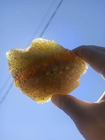 nerd daslari: Parlaq Təbii Yaşıl Daş Satılır – Jade Tipli Nadir Mineral, İşıqda Rəng — 7