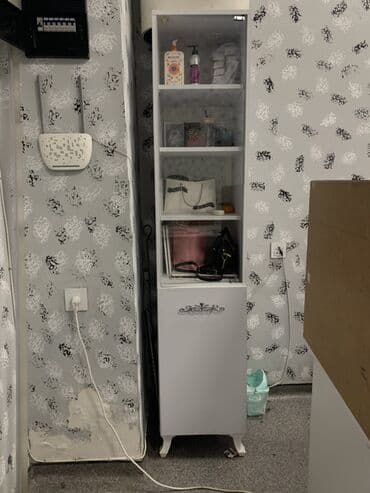 Şüşəli dolab vitrini