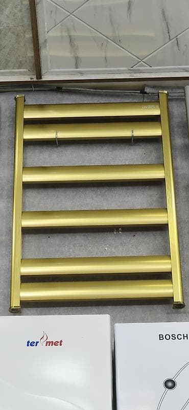 Qızılı rəngdə hamam üçün dəsmal quruducu/radiator - Material: metal — 1