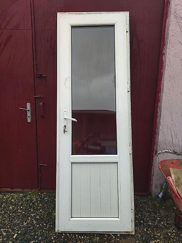 PVC qapı - Material: ağ rəngli PVC profil - Dizayn: yuxarı hissə