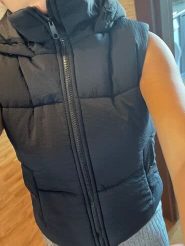 женские черные майки: 36 razmer tezedi. Lc waikiki magazasindan alinib. Kapishonkalidi — 2