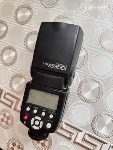 Yongnuo 565ex Ela flasdir.Isiq vurmasida yaxsidir cexoluda var isteyen