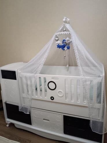 мох: Для девочки и мальчика, Б/у, Четырехугольная, Колыбель, Без бортиков, С матрасом, С механизмом качания — 4