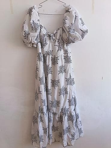 puff: Ağ rəngli, qara naxışlı uzun don - Stil: Boho/romantik - Yaxa: Dərin — 2
