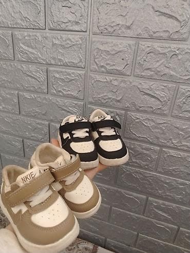 Dəstlər: Bej rəng 17, qara 18razmer. Bilmirəm bizimki çox balacadır ayağı ya — 3