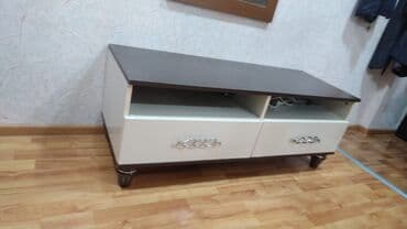 Yeni, Düz TV altlığı, Polkalı, Laminat, Türkiyə