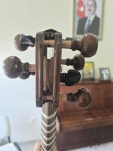 Musiqi alətləri: Professional tardı.Tarın ümumi görünüşüdə əladı.Tarın səsi və — 4