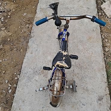 Elektrik velosipedlər: Uşaq velosipedi – kiçik ölçülü, mavi rəngli. Xüsusiyyətlər: - — 3