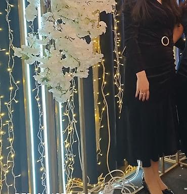 cicekli don: Qara məxməri ziyafət donu - Model: dizdən aşağı uzunluq, asimmetrik — 1