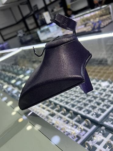 Manekenlər: Zinət əşyaları üçün vitrin boyun mankeni - Material: dəri effektli — 2