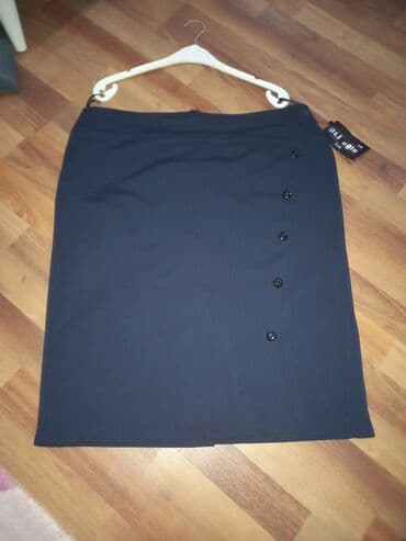 Tünd göy rengli yubka. Tezedir. Etiketi üstündedir. Türkiyenindir. 52