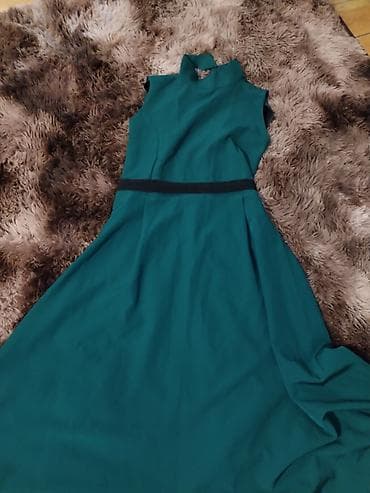 Zümrüd-yaşıl rəngdə qadın paltarı - Model: qolsuz, A-kəsim ətəkli — 1