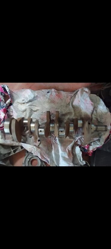 Avtomobilin mühərriki üçün dirsəkli val. Bu val mühərrikin düzgün lalafo.az -da Avtomobilin mühərriki üçün dirsəkli val. Bu val mühərrikin düzgün