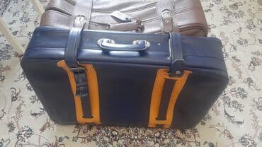 FAW: Çemodanlar, böyük ölçüdür. Az işlənib. Dəridir. Hər biri 25 azn — 3
