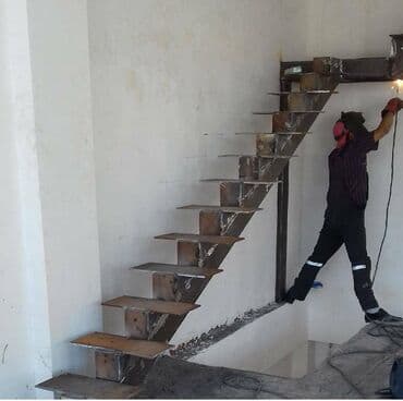 taxta pilləkən: Demir pilləkən və dəmir işləri görülür. vhatsap aktivdi — 3