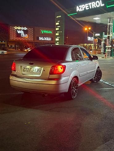 Kia Rio sedan – gümüş rəng, arxa ötürücülük işıqları LED görünüşlü lalafo.az -da Kia Rio sedan – gümüş rəng, arxa ötürücülük işıqları LED görünüşlü