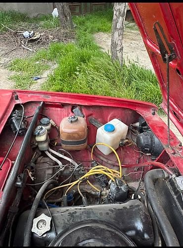 qezalı maşın: VAZ 2107 sedan - Kuzov: 4 qapılı sedan, qırmızı rəng - Mühərrik — 9