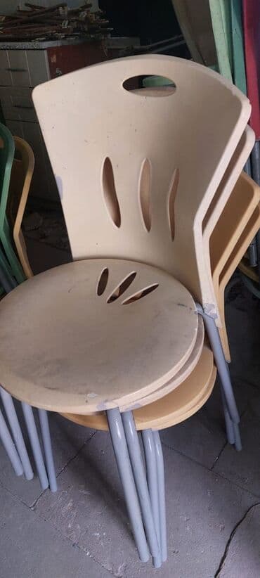 dekorativ das: Müəllimə stoılu 70 m təmiz səliqəli
Oturacaqlar 12 manat — 4