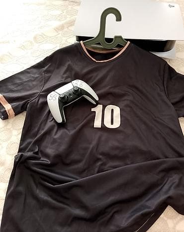 sortlar: Futbol Seti – Ronaldinho 10 Dəst tərkibi: - Futbol forması (qara) — 2