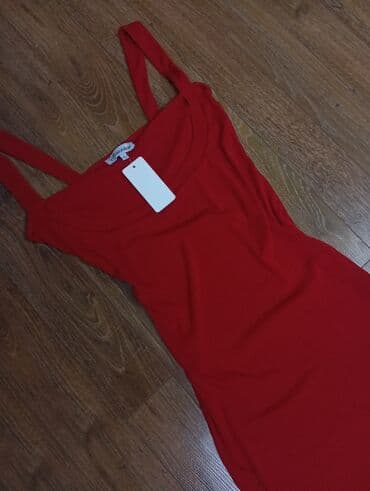 kolej ceketi: Qırmızı rəngli qadın paltarı - Model: dar kəsimli, bədənə oturan — 1