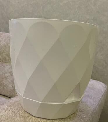 dibcey: Bitkiləriniz üçün ağ rəngli, həndəsi naxışlı dibçək. Bu dibçək müasir — 1