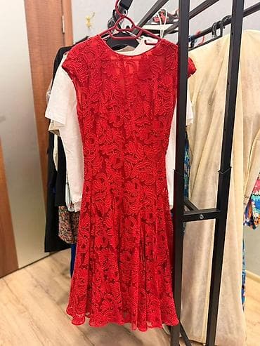 Qırmızı krujeva don - Rəng: parlaq qırmızı - Parça: sıx teksturalı