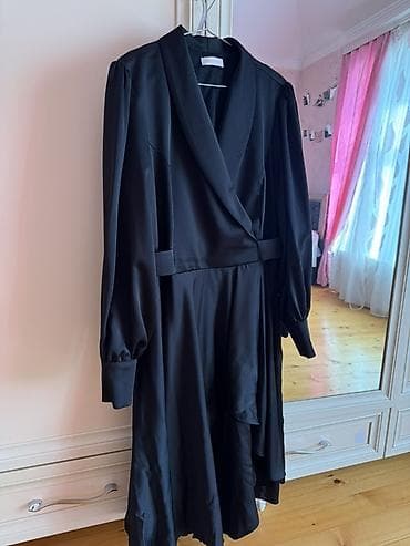 deri donlar: Qara atlas effektli qadın paltarı - Rəng: Dərin qara - Parça — 2