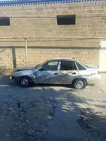 e39 oturacaq: Avtomobil: Daewoo Nexia (sedan), gümüşü rəng Kuzov: 4 qapı, arxa — 2