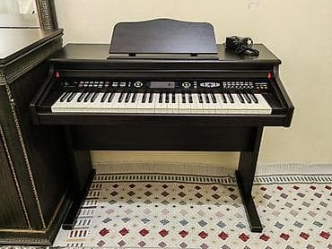 Rəqəmsal pianino – stendli kabinet korpusda, tünd ağac teksturalı