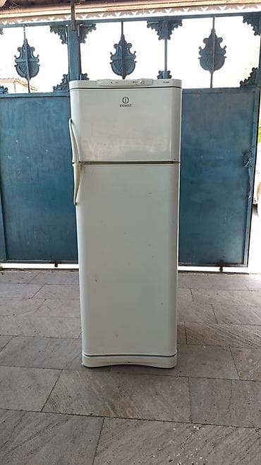 Indesit iki qapılı soyuducu - Üst hissədə ayrıca dondurucu bölmə -