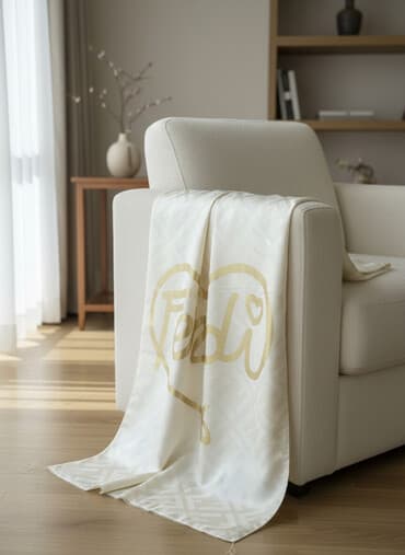 Krem rəngli Fendi şərf/şal. - Material: yüngül, parıltılı atlas-satin