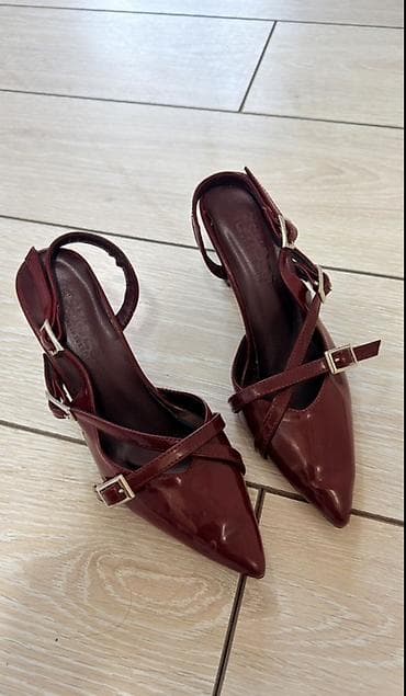 Bordo olan- 36 olcu 10 azn 
Bej 36 olcu-5 azn