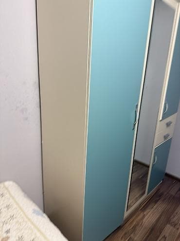 lovhe: Uşaq/yeniyetmə otağı üçün 3 qapılı geyim dolabı - Rəng: açıq krem və — 2