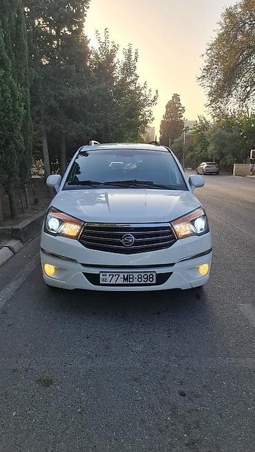 smart car: Ssangyong Korando Family: 2 l | 2015 il 217500 km Van/Minivan — 1