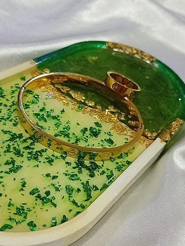 halqa sirqa: Qızılı rəngdə zərgərlik dəsti – bilərzik və üzük - Üslub: minimal və — 1