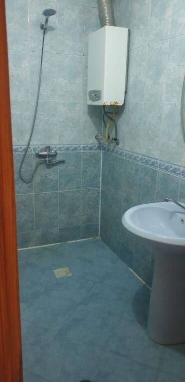 turbo az ford transit 16 1: Bakı, 8-ci mikrorayon, 4 otaqlı, Köhnə tikili, 80 kv. m — 3