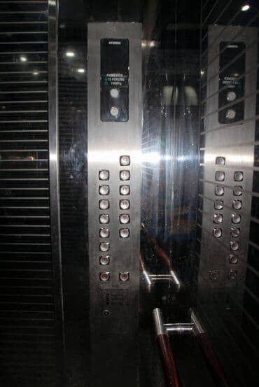 podmayak mənzillər: Xətai rayonu,Əhmədli metrosu,Diaqnoz tibb mərkəzinin yanında,19 — 5